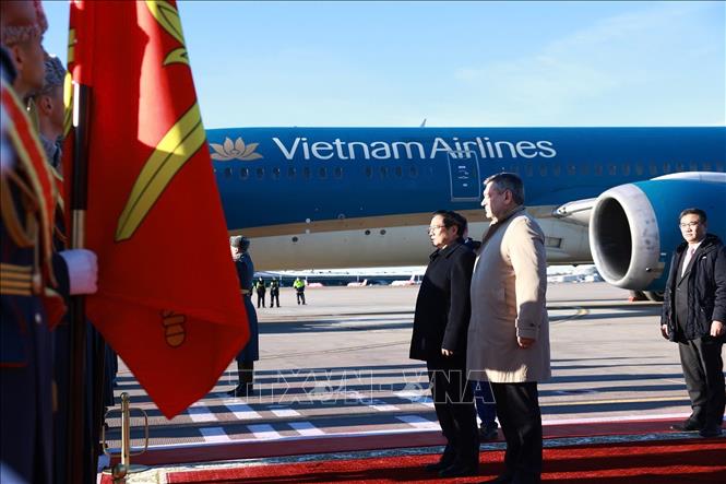Lễ đón chính thức Thủ tướng Phạm Minh Chính thăm LB Nga được tổ chức trang trọng Sân bay quốc tế Vnukovo 2, do Thứ trưởng Bộ Ngoại giao LB Nga Rudenko Andrey Yurevych chủ trì. Ảnh: Dương Giang – TTXVN