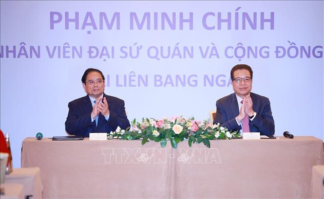 Thủ tướng Phạm Minh Chính gặp gỡ cán bộ, nhân viên Đại sứ quán và cộng đồng người Việt Nam tại Liên bang Nga. Ảnh: Dương Giang-TTXVN
