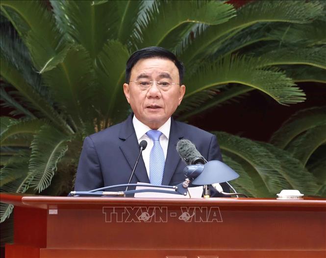 Đổng chí Trần Cẩm Tú, Uỷ viên Bộ Bett88 cá cược trực tuyến, Thường trực Ban Bí thư trình bày chương trình kỳ họp. Ảnh: Thống Nhất – TTXVN