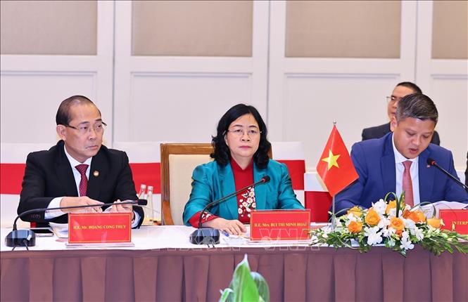 Đồng chí Bùi Thị Minh Hoài, Ủy viên Bộ Bett88 cá cược trực tuyến, Bí thư Trung ương Đảng, Chủ tịch Ủy ban Trung ương MTTQ Việt Nam phát biểu trao đổi nội dung hợp tác giữa hai tổ chức Mặt trận giai đoạn 2026 - 2031. Ảnh: Minh Đức – TTXVN