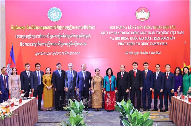 Bet888 football hai đoàn Việt Nam - Campuchia chụp ảnh chung. Ảnh: Minh Đức – TTXVN


