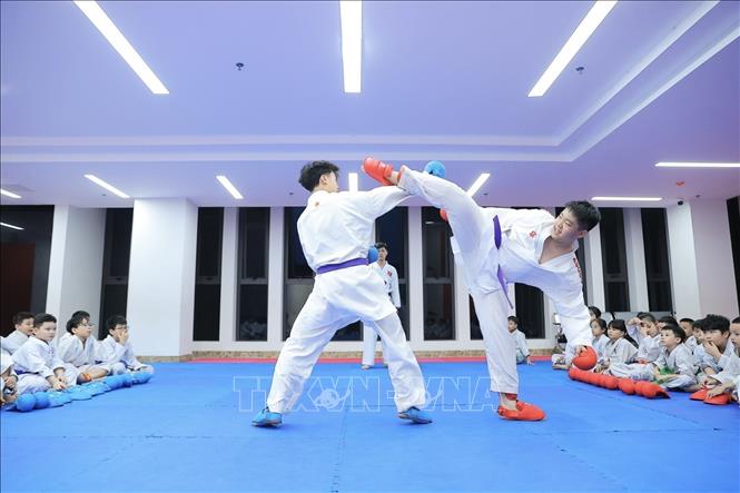 Bên cạnh tập trung rèn luyện kỹ thuật, sức khoẻ và tinh thần võ đạo cho võ sinh, CLB còn góp phần đào tạo, phát triển các VĐV trẻ cho các đội tuyển trẻ Hà Nội, đội tuyển quốc gia… Ảnh: Minh Quyết - TTXVN