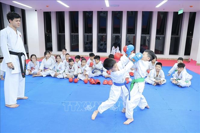 Các lớp duy trì đều đặn, thành phần chủ yếu là lứa tuổi thanh thiếu niên, từ học sinh tiểu học đến học sinh THPT. Ảnh: Minh Quyết - TTXVN