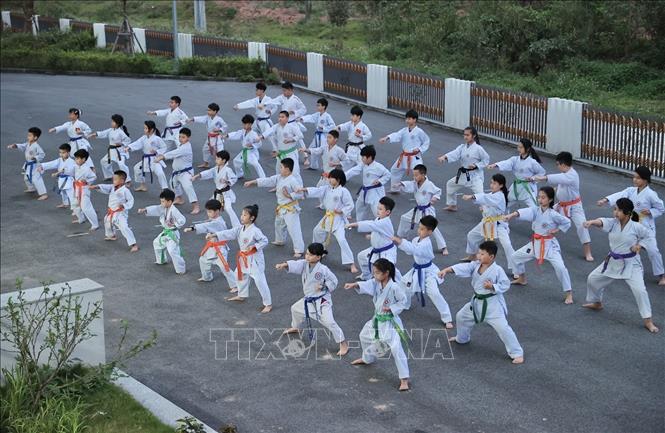 Các lớp duy trì đều đặn, thành phần chủ yếu là lứa tuổi thanh thiếu niên, từ học sinh tiểu học đến học sinh THPT. Ảnh: Minh Quyết - TTXVN