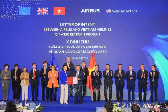 Phó Thủ tướng Hồ Đức Phớc và Cao ủy châu Âu phụ trách Bet88013 nhà cái uy tín Đối tác Quốc tế Jozef Síkela chứng kiến Lễ trao Ý định thư giữa AIRBUS và Vietnam Airlines về dự án nâng cấp máy bay A350. Ảnh: Hoàng Hiếu - TTXVN