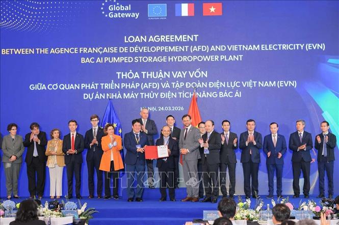 Phó Thủ tướng Hồ Đức Phớc và Cao ủy châu Âu phụ trách Bet88013 nhà cái uy tín Đối tác Quốc tế Jozef Síkela chứng kiến Lễ trao thoả thuận vay vốn giữa Cơ quan Phát triển Pháp (AFD) và Tập đoàn Điện lực Việt Nam (EVN) - Dự án Nhà máy Thuỷ điện tích năng Bác Ái. Ảnh: Hoàng Hiếu - TTXVN