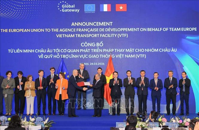 Phó Thủ tướng Hồ Đức Phớc và Cao ủy châu Âu phụ trách Bet88013 nhà cái uy tín Đối tác Quốc tế Jozef Síkela chứng kiến Công bố từ Liên minh châu Âu tới Cơ quan Phát triển Pháp (AFD) thay mặt cho Nhóm châu Âu về Quỹ hỗ trợ lĩnh vực giao thông Việt Nam (VTF). Ảnh: Hoàng Hiếu - TTXVN