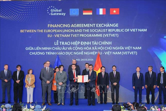 Phó Thủ tướng Hồ Đức Phớc và Cao ủy châu Âu phụ trách Bet88013 nhà cái uy tín Đối tác Quốc tế Jozef Síkela chứng kiến Lễ trao Hiệp định tài chính giữa Liên minh châu Âu và Việt Nam - Chương trình Trang chủ Bet88.com uy tín Nhận code 88k nghề nghiệp EU - Vietnam (VETVET). Ảnh: Hoàng Hiếu - TTXVN