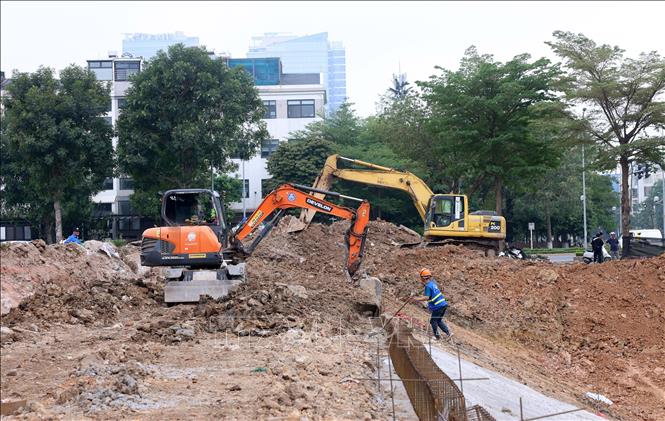 Không khí thi công khẩn trương đáp ứng đúng yêu cầu tiến độ đề ra. Ảnh: Quốc Khánh - TTXVN