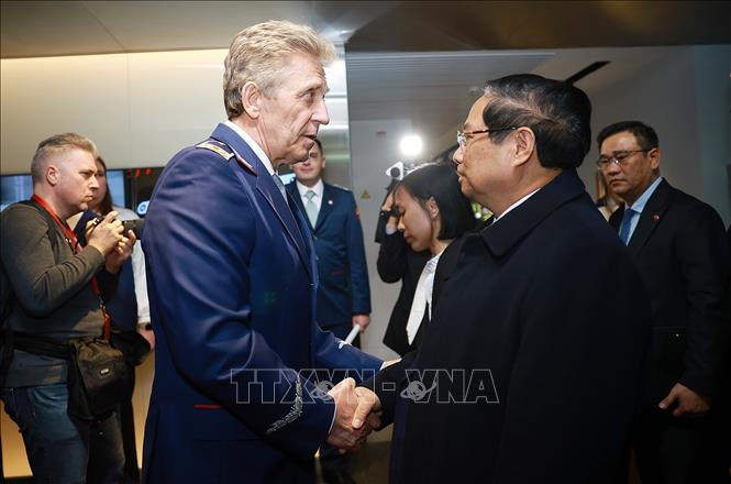 Thủ tướng Phạm Minh Chính thăm Trung tâm điều khiển hệ thống tàu điện ngầm Moskva. Ảnh: Dương Giang-TTXVN
