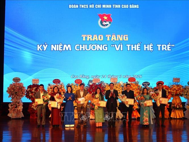Trao tặng Kỷ niệm chương 
