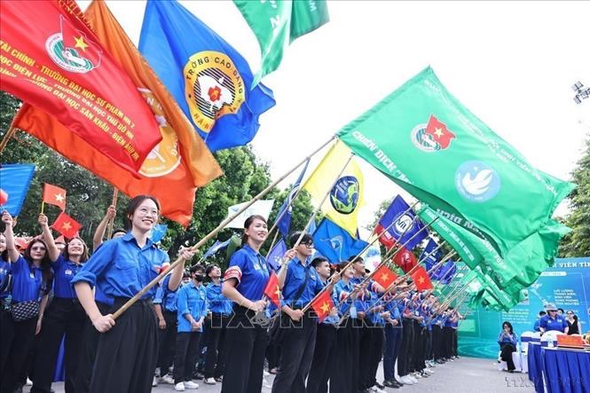 Bước vào thời kỳ đổi mới và hội nhập, vai trò của Đoàn Thanh niên tiếp tục được khẳng định. Tuổi trẻ Việt Nam ngày nay không chỉ năng động, sáng tạo trong học tập, nghiên cứu khoa học, khởi nghiệp mà còn là lực lượng đi đầu trong việc phát triển kinh tế – xã hội và bảo vệ chủ quyền quốc gia. Ảnh: Minh Đức - TTXVN