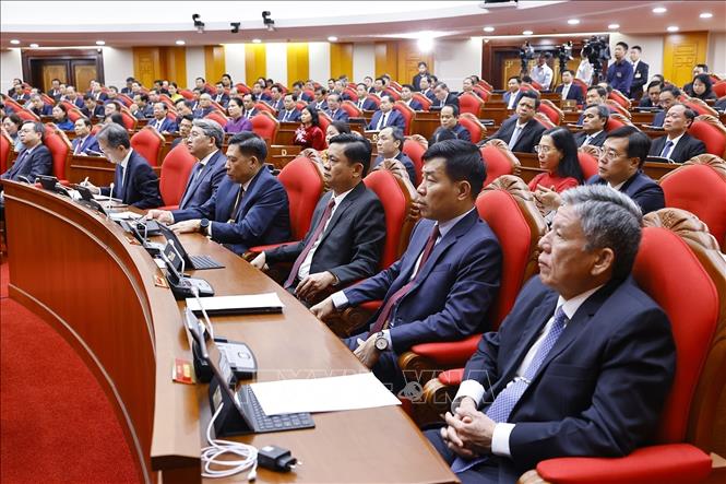 Các đại biểu dự phiên Bế mạc Hội nghị lần thứ hai Ban Chấp hành Trung ương Đảng khoá XIV. Ảnh: Doãn Tấn - TTXVN