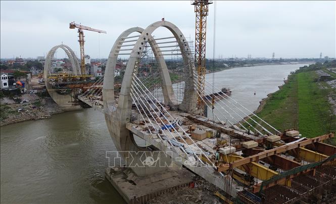 Đến cuối tháng 3, gói thầu Cầu đường bộ đạt khoảng 60% khối lượng công việc. Ảnh: Quốc Khánh - TTXVN