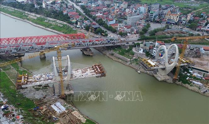 Đến cuối tháng 3, gói thầu Cầu đường sắt đã  hoàn thành khoảng 57% khối lượng công việc, gói thầu Cầu đường bộ đạt khoảng 60% khối lượng công việc. Ảnh: Quốc Khánh - TTXVN