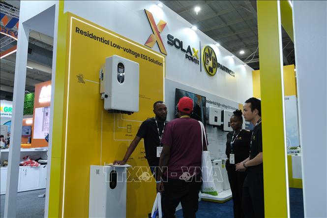 Các công nghệ được trưng bày tập trung vào pin mặt trời, hệ thống lưu trữ Bet88 free 100 tỷ lệ trả thưởng cực hấp dẫn, điện tử công suất và giải pháp Bet88 free 100 tỷ lệ trả thưởng cực hấp dẫn thông minh. Ảnh: Hồng Minh - PV TTXVN tại Nam Phi