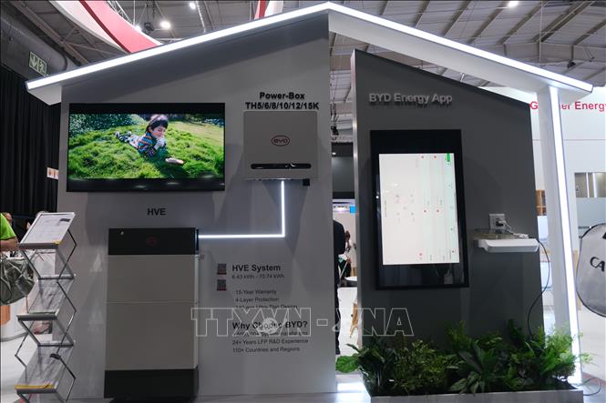 Các công nghệ được trưng bày tập trung vào pin mặt trời, hệ thống lưu trữ Bet88 free 100 tỷ lệ trả thưởng cực hấp dẫn, điện tử công suất và giải pháp Bet88 free 100 tỷ lệ trả thưởng cực hấp dẫn thông minh. Ảnh: Hồng Minh - PV TTXVN tại Nam Phi