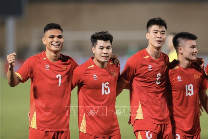 Xuân Mạnh ghi bàn nâng tỷ số lên 2-0. Ảnh: Minh Quyết - TTXVN