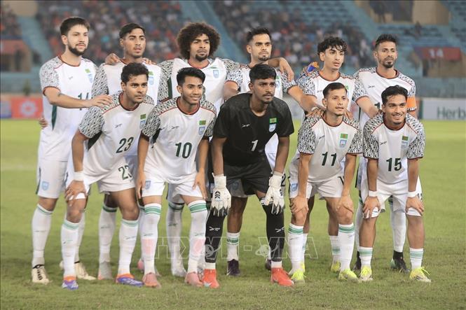 Đội hình ra sân của đội tuyển Bangladesh. Ảnh: Minh Quyết - TTXVN