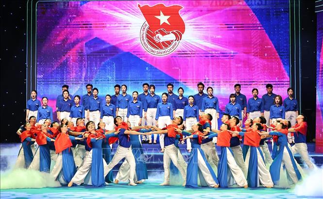 Các tiết mục văn nghệ đặc sắc chào mừng Kỷ niệm 95 năm Ngày thành lập Đoàn. Ảnh: Minh Đức – TTXVN