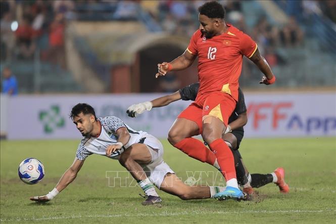 Tình huống áp sát và dứt điểm cận thành của Xuân Son. Ảnh: Minh Quyết - TTXVN