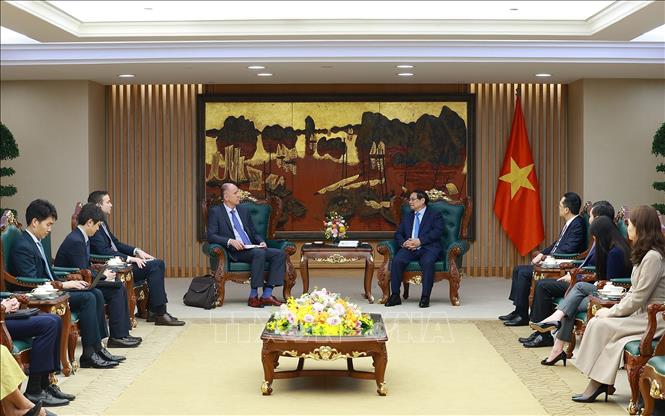 Thủ tướng Phạm Minh Chính tiếp Đoàn giám sát kinh tế vĩ mô của Quỹ Tiền tệ quốc tế (IMF) do ông Martin Sommer làm Trưởng đoàn. Ảnh: Dương Giang-TTXVN
