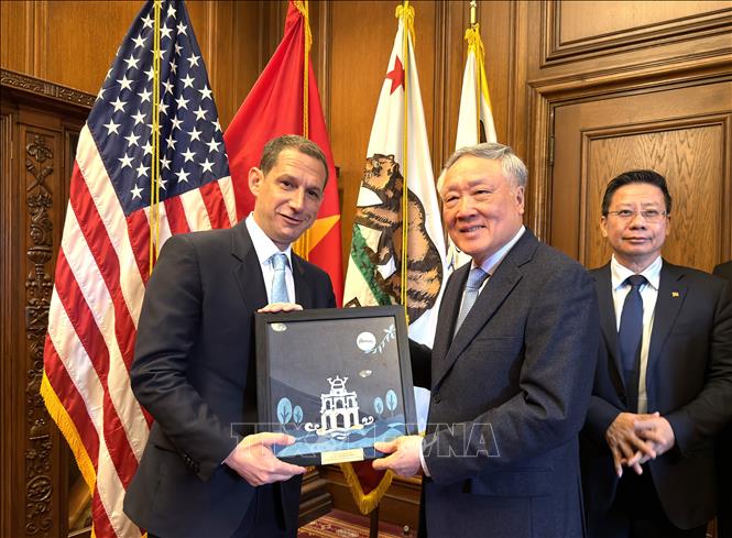 Phó Thủ tướng Thường trực Nguyễn Hòa Bình gặp Thị trưởng Thành phố San Francisco Daniel Lurie. Ảnh: Ngọc Quang - PV TTXVN tại Hoa Kỳ