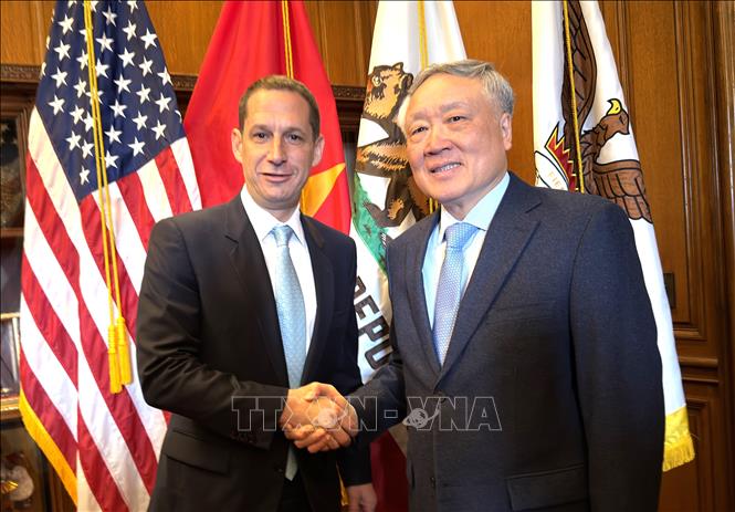 Phó Thủ tướng Thường trực Nguyễn Hòa Bình gặp Thị trưởng Thành phố San Francisco Daniel Lurie. Ảnh: Ngọc Quang - PV TTXVN tại Hoa Kỳ