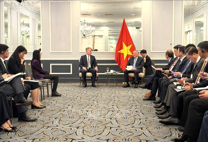 Phó Thủ tướng Thường trực Nguyễn Hòa Bình làm việc với ông Les Ware, nhà sáng lập kiêm Giám đốc Điều hành của Quỹ Outlander Capital. Ảnh: Ngọc Quang - PV TTXVN tại Hoa Kỳ