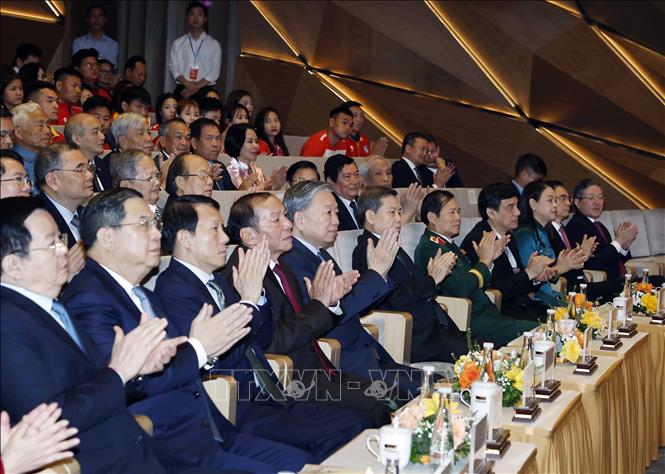 Bet8801234.com cá cược độc quyền Tô Lâm và các đại biểu dự Lễ kỷ niệm 80 năm Ngày truyền thống Ngành Thể dục Thể thao. Ảnh: Thống Nhất – TTXVN