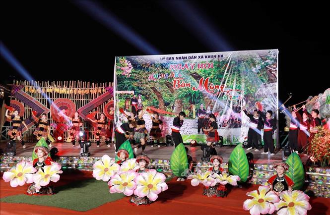 Chương trình nghệ thuật đặc sắc chào mừng Ngày hội. Ảnh: Quý Trung - TTXVN