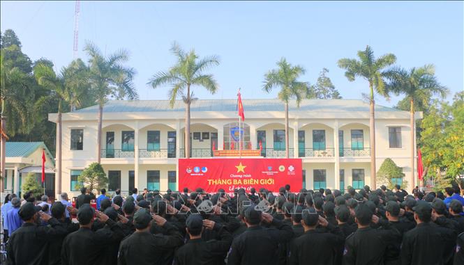 Quang cảnh lễ chào cờ “Tôi yêu Tổ quốc tôi” diễn ra tại sân lớn Tiểu đoàn 3, Trung đoàn Cảnh Sát Cơ động Tây Nam Bộ. Ảnh: Công Mạo-TTXVN