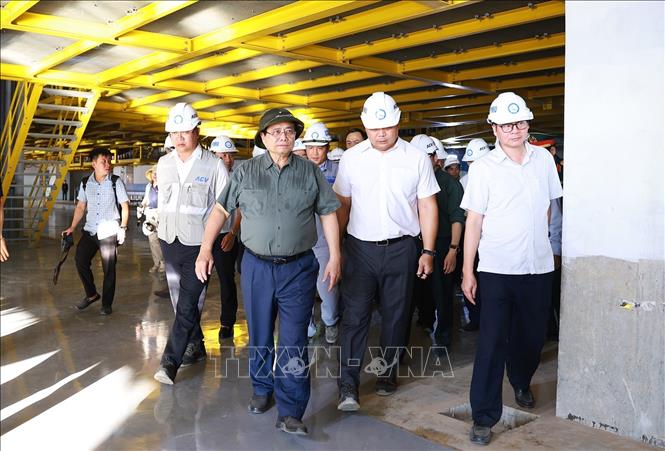 Thủ tướng Phạm Minh Chính kiểm tra thi công dự án Cảng hàng không quốc tế Long Thành (Đồng Nai). Ảnh: Dương Giang - TTXVN
