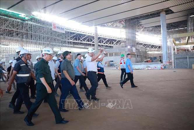 Thủ tướng Phạm Minh Chính kiểm tra thi công dự án Cảng hàng không quốc tế Long Thành (Đồng Nai). Ảnh: Dương Giang - TTXVN
