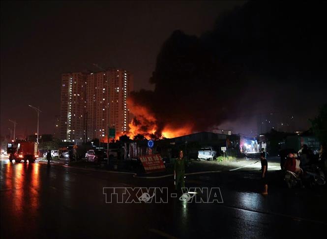Hiện trường đám cháy. Ảnh: Phạm Kiên - TTXVN