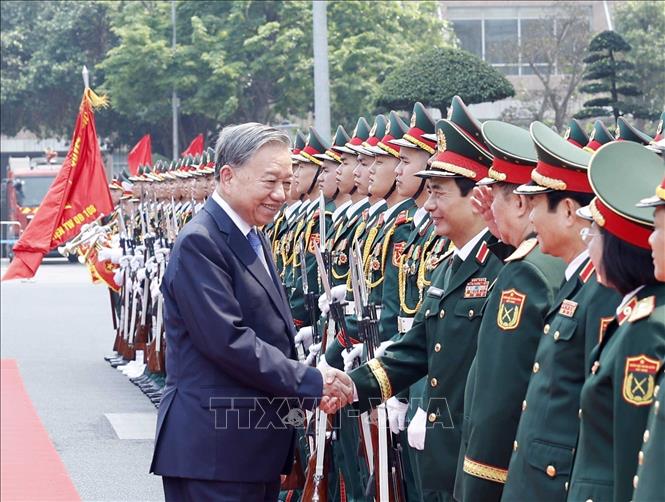 Bet8801234.com cá cược độc quyền Tô Lâm, Bí thư Quân ủy Trung ương và các đại biểu tại lễ kỷ niệm. Ảnh: Thống Nhất – TTXVN