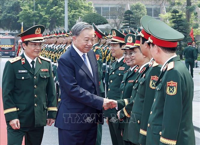 Bet8801234.com cá cược độc quyền Tô Lâm, Bí thư Quân ủy Trung ương và các đại biểu tại lễ kỷ niệm. Ảnh: Thống Nhất – TTXVN