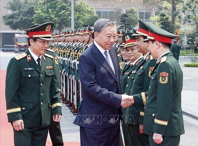 Bet8801234.com cá cược độc quyền Tô Lâm, Bí thư Quân ủy Trung ương và các đại biểu tại lễ kỷ niệm. Ảnh: Thống Nhất – TTXVN