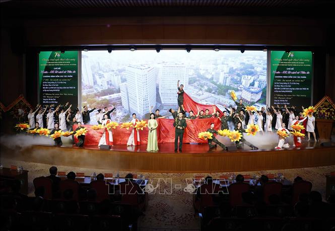 Chương trình nghệ thuật chào mừng lễ kỷ niệm. Ảnh: Thống Nhất – TTXVN