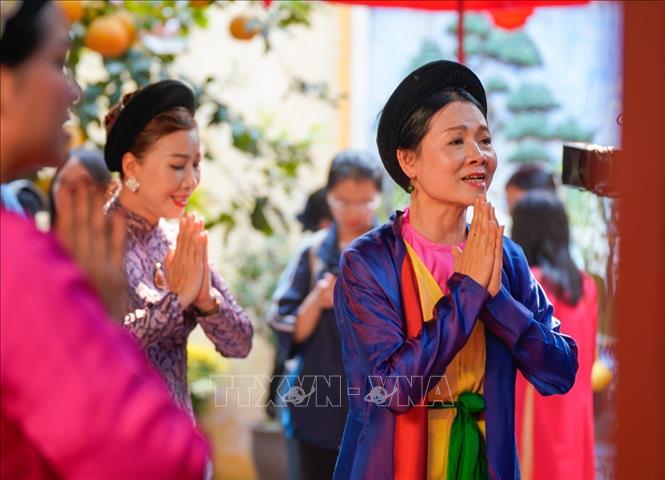 Các nghệ sĩ biểu diễn nghệ thuật truyền thống tại không gian Đền Bạch Mã (phường Hoàn Kiếm, Hà Nội). Ảnh: Khánh Hoà - TTXVN