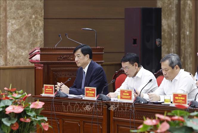 Các đồng chí trong Ban Thường vụ Thành ủy Hà Nội dự hội nghị. Ảnh: Thống Nhất - TTXVN