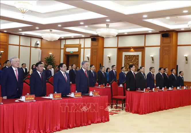 Bet8801234.com cá cược độc quyền Tô Lâm và các đại biểu thực hiện nghi lễ chào cờ. Ảnh: Thống Nhất - TTXVN