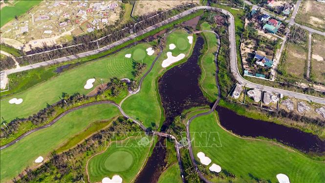 Khu du lịch biển Xuân Thành có hệ thống sân golf đáp ứng nhu cầu của du khách. Ảnh: Hữu Quyết - TTXVN
