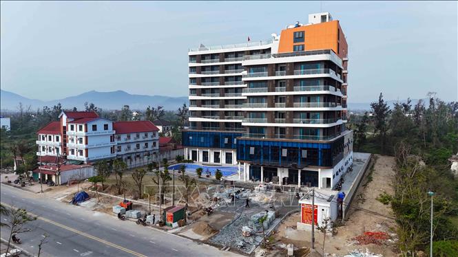 Các Bett88 cổng game trực tuyến tại Khu du lịch biển Xuân Thành đang khẩn trương nâng cấp để phục vụ khách du lịch. Ảnh: Hữu Quyết - TTXVN