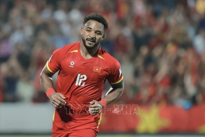 Xuân Son (12) ghi liên tiếp 2 bàn từ các pha đánh đầu ở phút 51 và 59, nâng tỷ số lên 3-0 cho đội tuyển Việt Nam. Ảnh: Minh Quyết - TTXVN