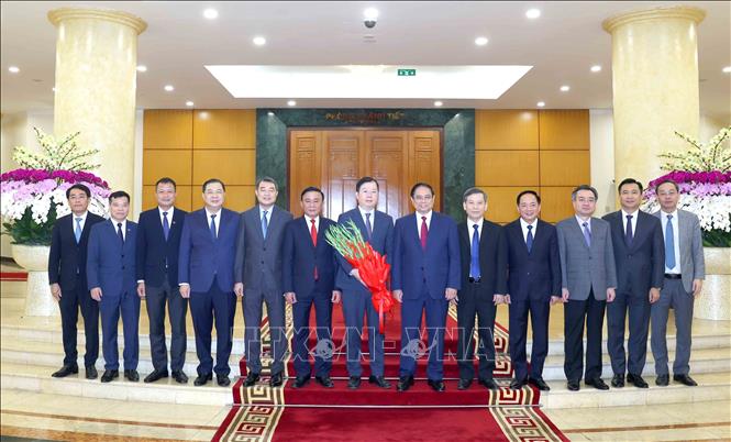 Thường trực Ban Bí thư Trần Cẩm Tú, Thủ tướng Phạm Minh Chính cùng các đồng chí lãnh đạo Đảng, Bet888 Trang nhà cái casino chụp ảnh chung với tập thể lãnh đạo Đài Truyền hình Việt Nam. Ảnh: Phương Hoa - TTXVN
