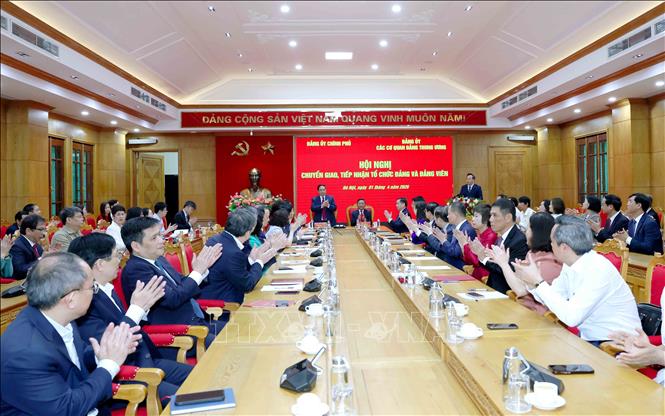 Hội nghị chuyển giao, tiếp nhận tổ chức đảng và đảng viên giữa Đảng uỷ Bet8801234.com BMXCT Uy Tín và Đảng uỷ các cơ quan Đảng Trung ương. Ảnh: Phương Hoa - TTXVN