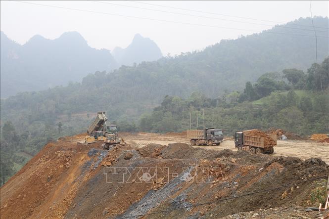 Nhà thầu huy động tối đa nhân lực, máy móc, tổ chức thi công đồng loạt các hạng mục. Ảnh: Chu Hiệu-TTXVN