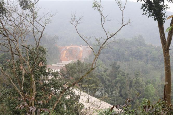 Nhà thầu huy động tối đa nhân lực, máy móc, tổ chức thi công đồng loạt các hạng mục. Ảnh: Chu Hiệu-TTXVN