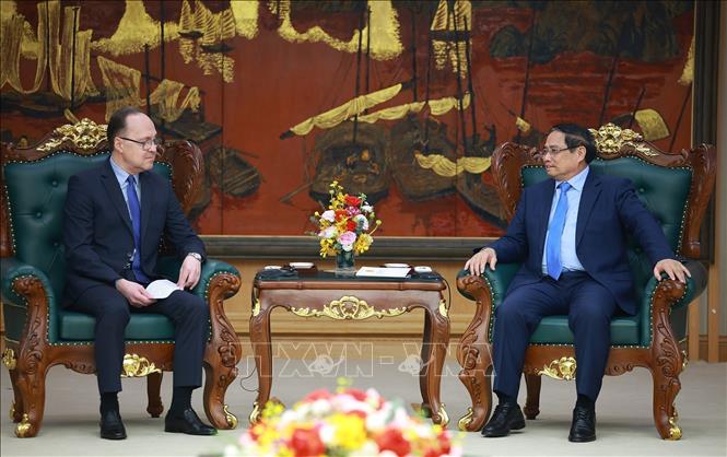 Thủ tướng Phạm Minh Chính tiếp ông Gennady Bezdetko, Đại sứ Liên bang Nga tại Việt Nam. Ảnh: Dương Giang - TTXVN
